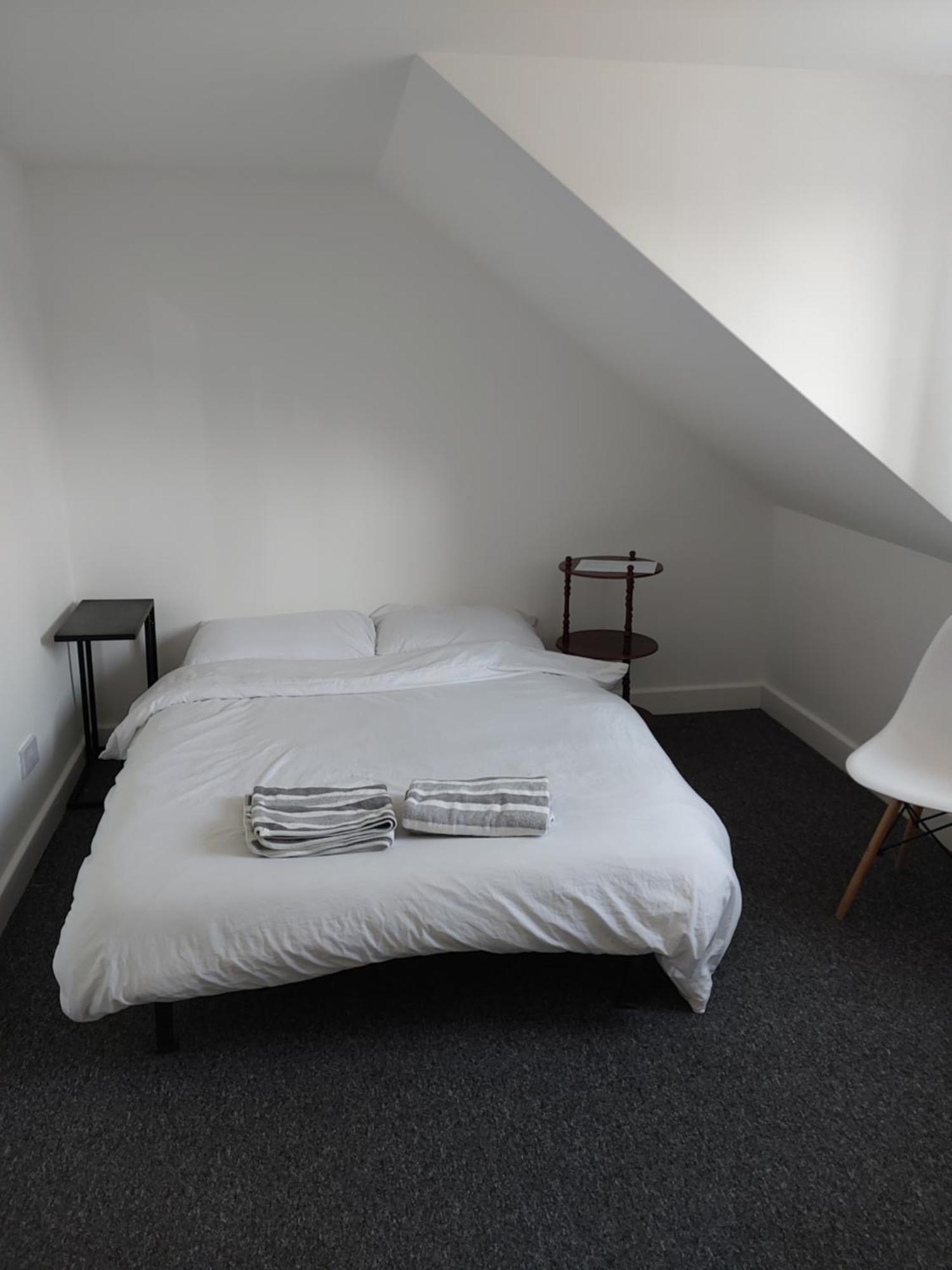 Joyful Room Rainham  Bagian luar foto