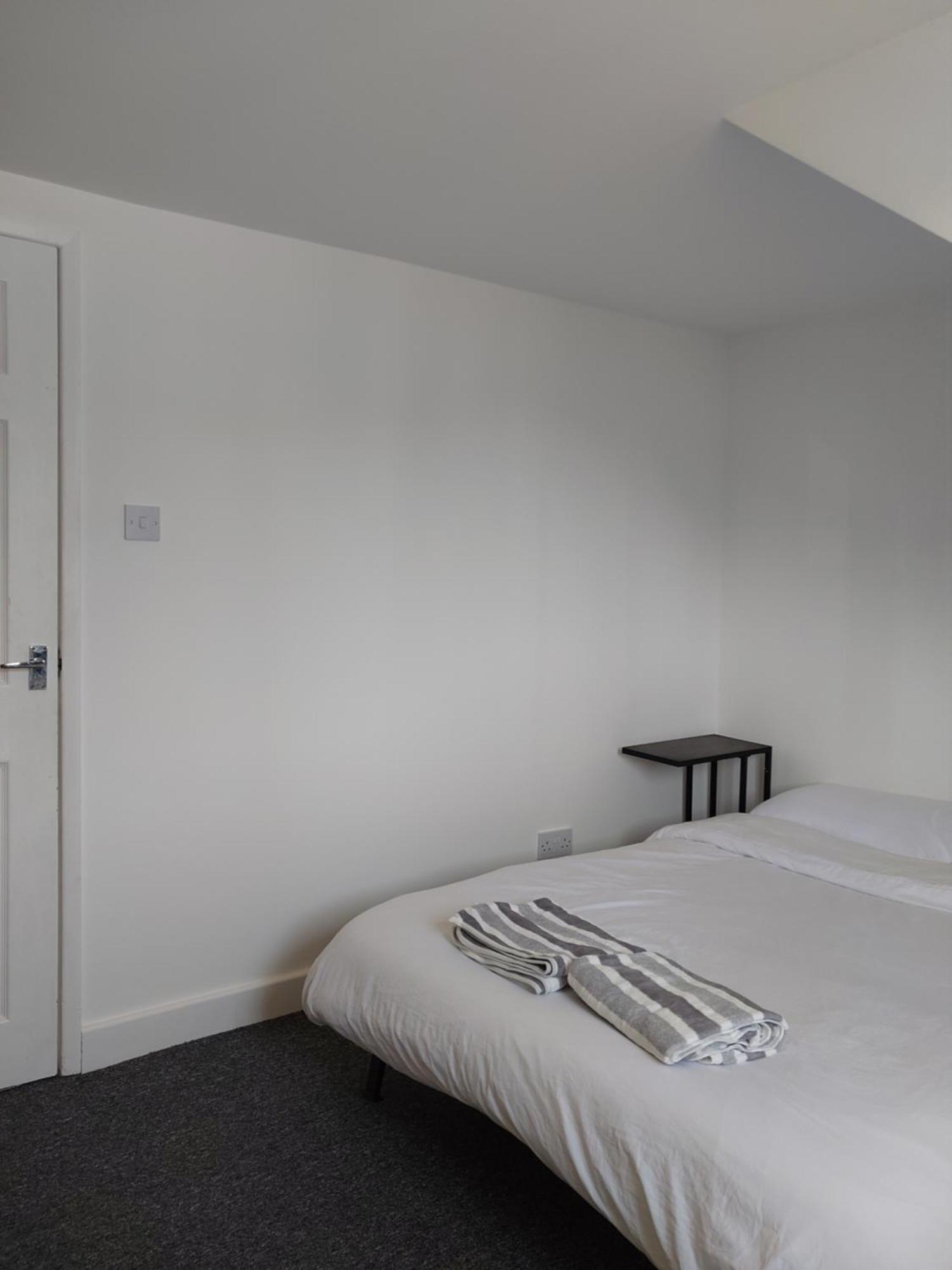 Joyful Room Rainham  Bagian luar foto