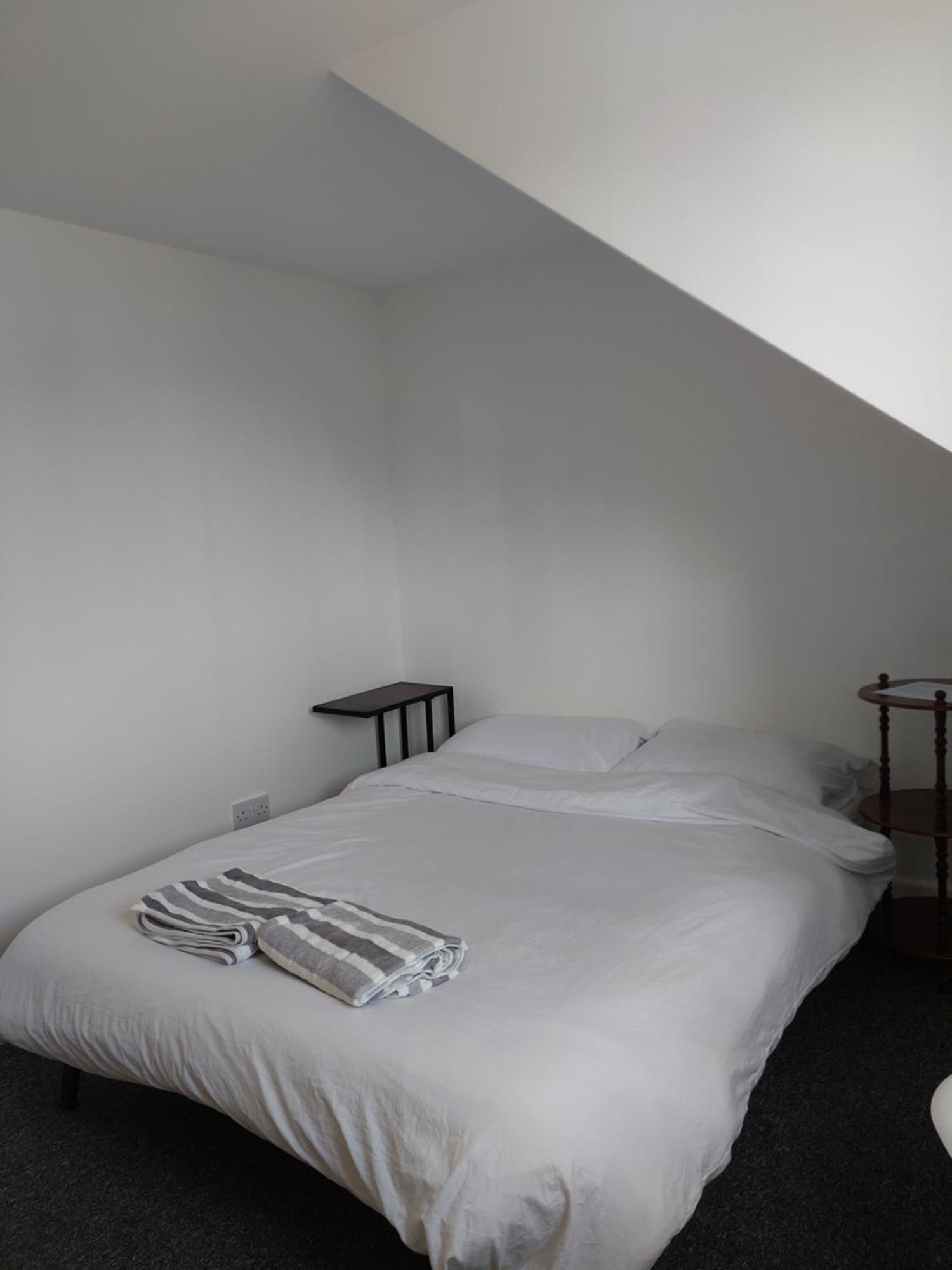 Joyful Room Rainham  Bagian luar foto